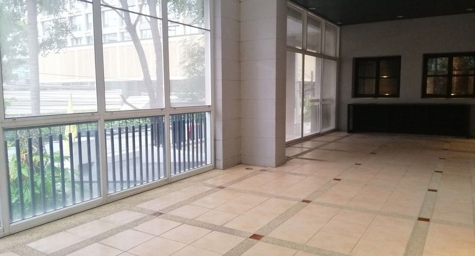 For rent 3 bedrooms condo in Pathum Wan, Bangkok