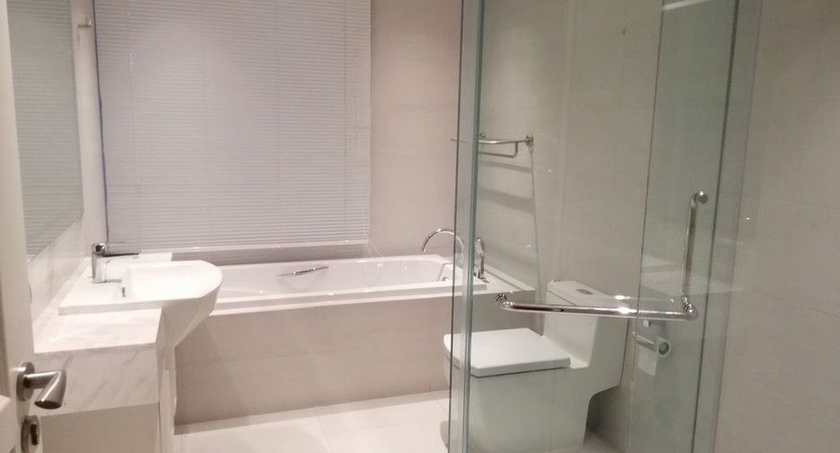 For rent 3 bedrooms condo in Pathum Wan, Bangkok