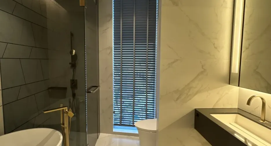 For rent 2 bedrooms condo in Khlong Toei, Bangkok