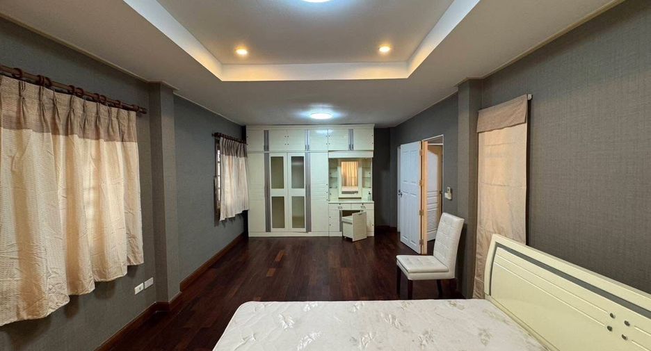 Haus zur Miete mit 3 Zimmer in Lat Krabang, Bangkok