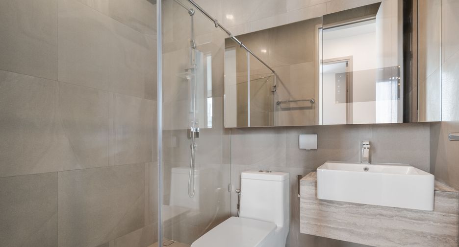 For rent 2 bedrooms condo in Ratchathewi, Bangkok