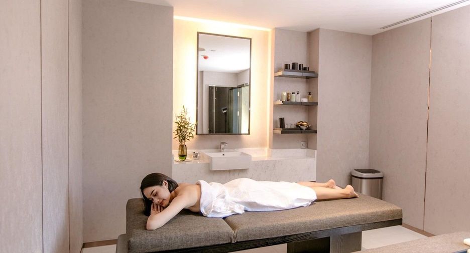 For rent 2 bedrooms condo in Ratchathewi, Bangkok