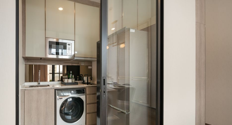 For rent 2 bedrooms condo in Ratchathewi, Bangkok