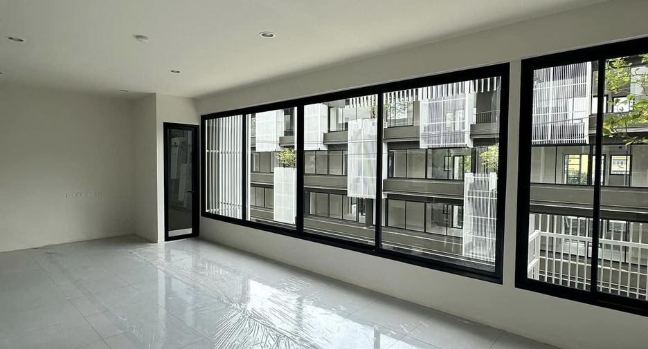 For rent 4 bedrooms townhouse in Rat Burana, Bangkok