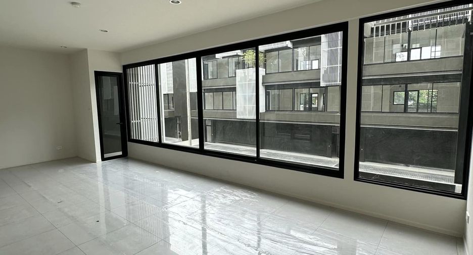 For rent 4 bedrooms townhouse in Rat Burana, Bangkok
