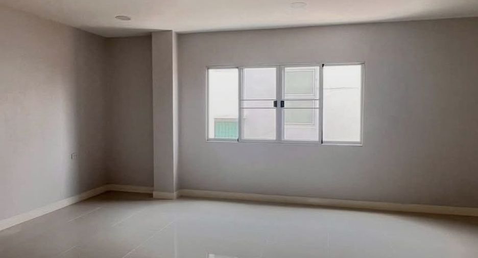 For rent 4 bedrooms house in Huai Khwang, Bangkok