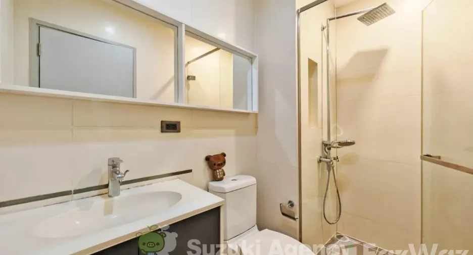 For rent 2 bedrooms condo in Khlong Toei, Bangkok
