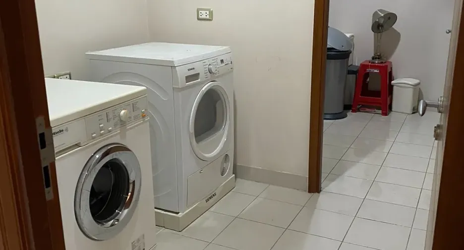 For rent 3 bedrooms condo in Sathon, Bangkok