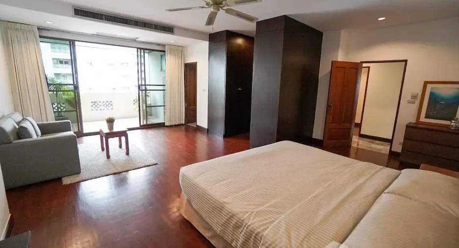For rent 3 bedrooms apartment in Watthana, Bangkok