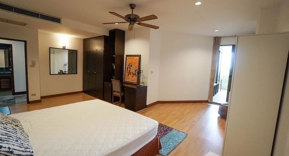 For rent 3 bedrooms apartment in Watthana, Bangkok