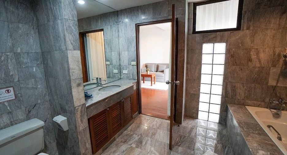 For rent 3 bedrooms apartment in Watthana, Bangkok