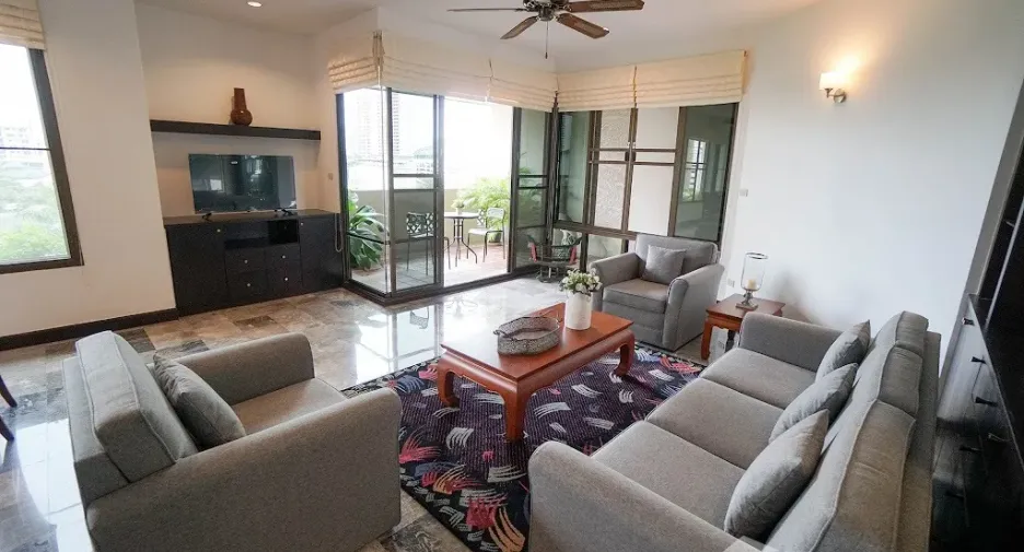 For rent 3 bedrooms apartment in Watthana, Bangkok