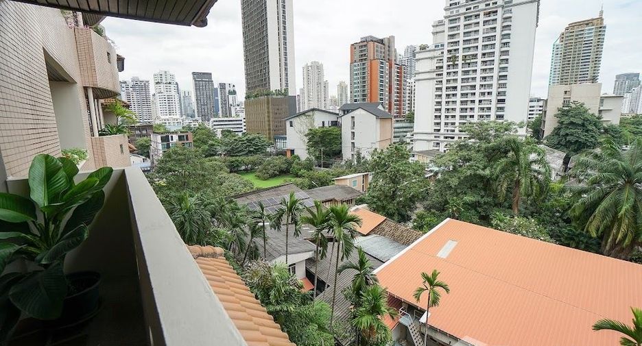 For rent 3 bedrooms apartment in Watthana, Bangkok