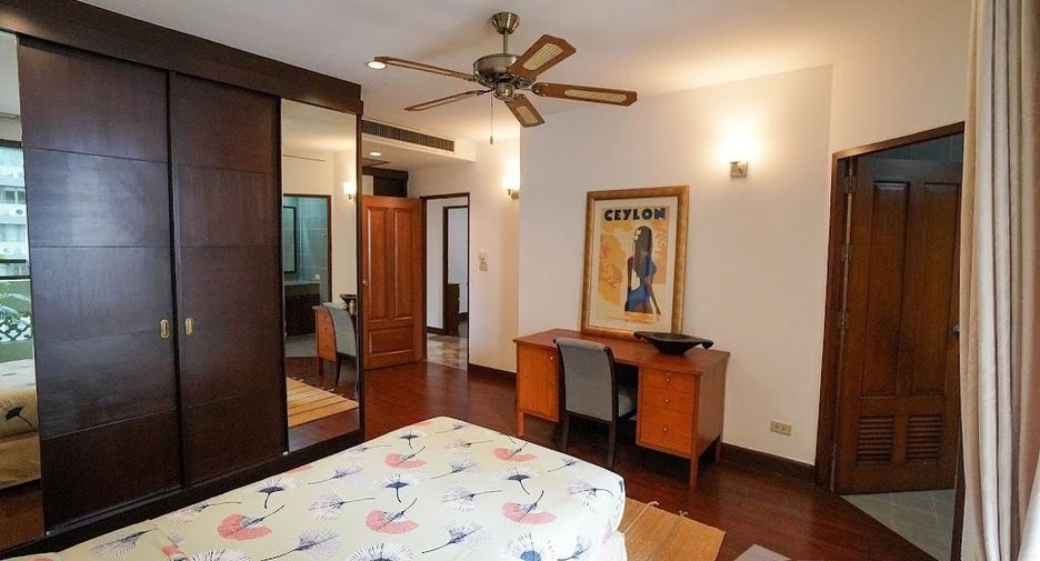 For rent 3 bedrooms apartment in Watthana, Bangkok
