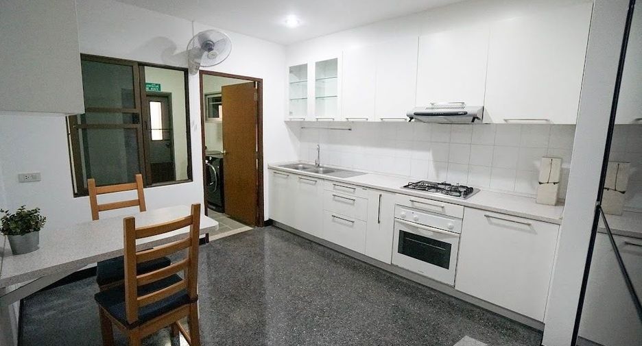 For rent 3 bedrooms apartment in Watthana, Bangkok