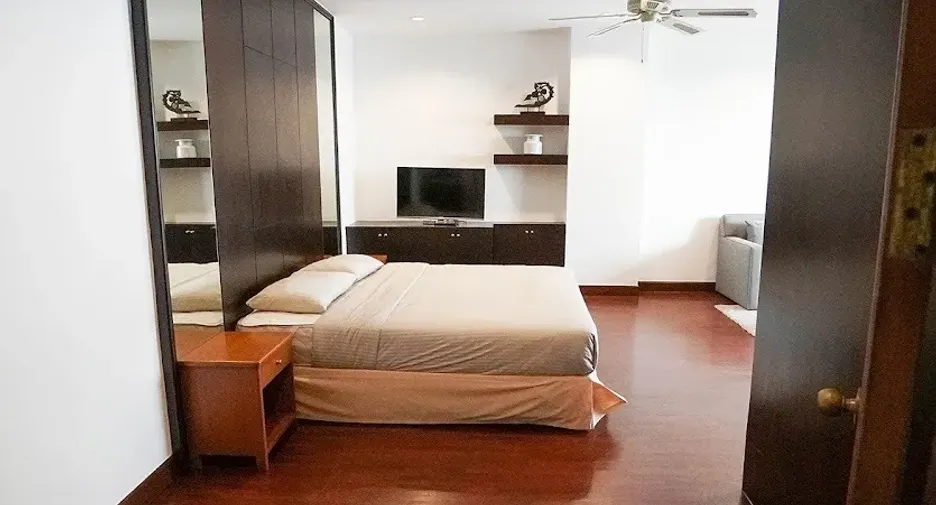 For rent 3 bedrooms apartment in Watthana, Bangkok