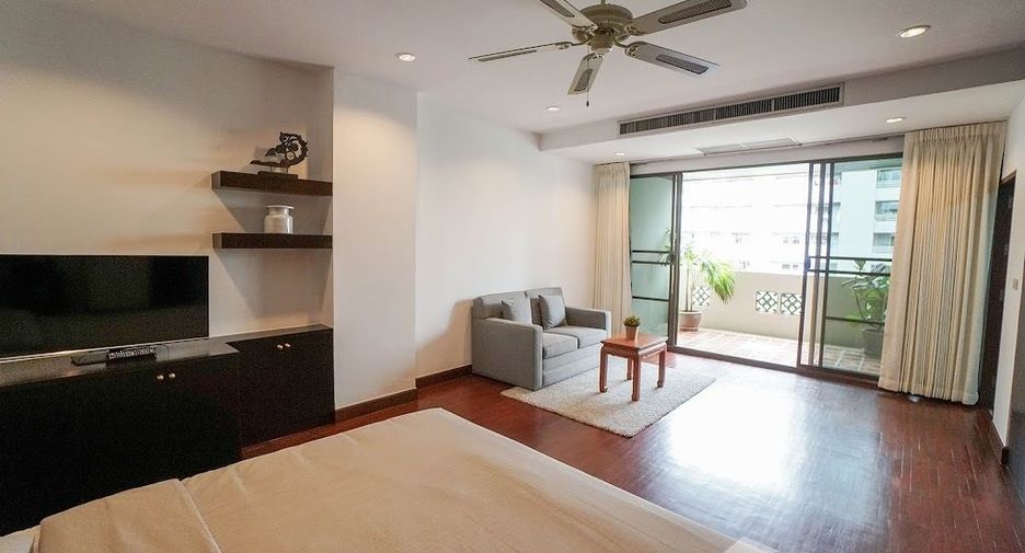 For rent 3 bedrooms apartment in Watthana, Bangkok