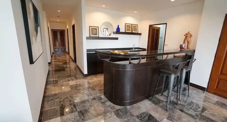 For rent 3 bedrooms apartment in Watthana, Bangkok