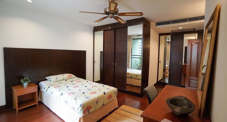 For rent 3 bedrooms apartment in Watthana, Bangkok