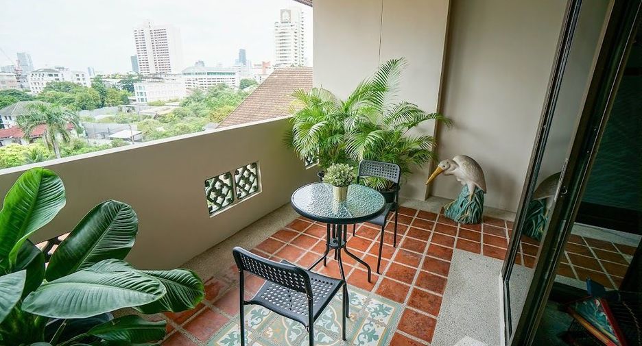 For rent 3 bedrooms apartment in Watthana, Bangkok