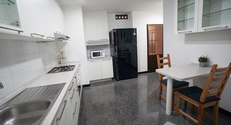 For rent 3 bedrooms apartment in Watthana, Bangkok