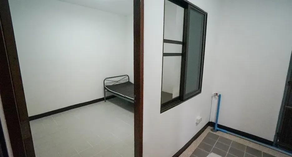 For rent 3 bedrooms apartment in Watthana, Bangkok