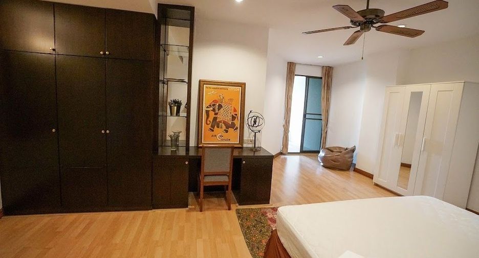 For rent 3 bedrooms apartment in Watthana, Bangkok