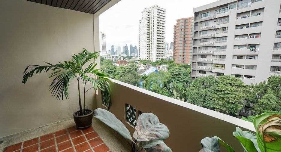For rent 3 bedrooms apartment in Watthana, Bangkok