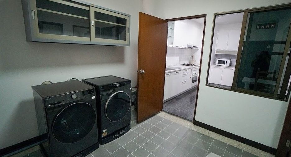 For rent 3 bedrooms apartment in Watthana, Bangkok