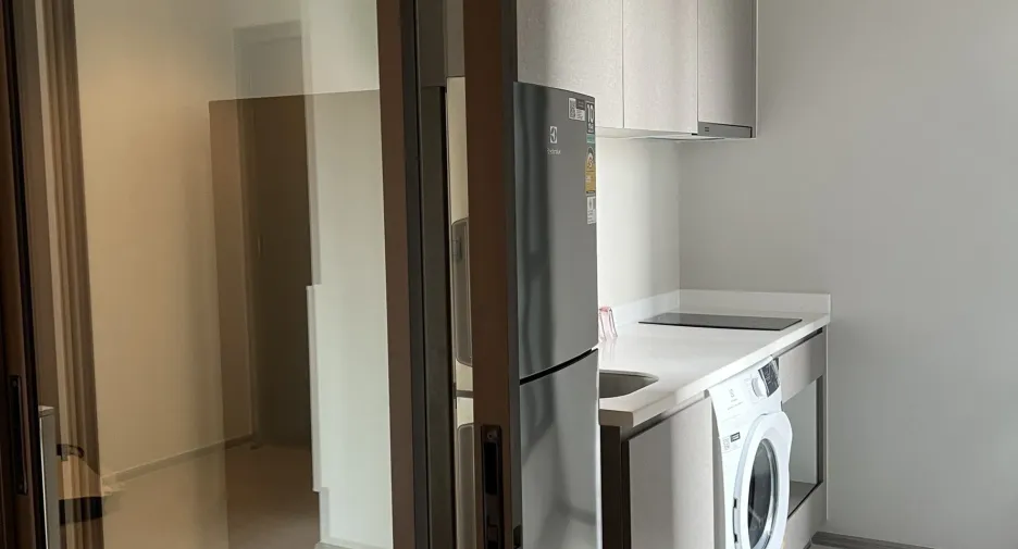 For rent 2 bedrooms condo in Huai Khwang, Bangkok