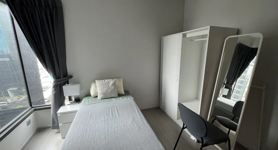 For rent 2 bedrooms condo in Huai Khwang, Bangkok