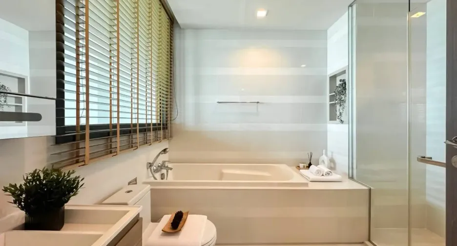 For rent 2 bedrooms condo in Khlong Toei, Bangkok