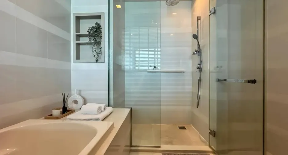 For rent 2 bedrooms condo in Khlong Toei, Bangkok