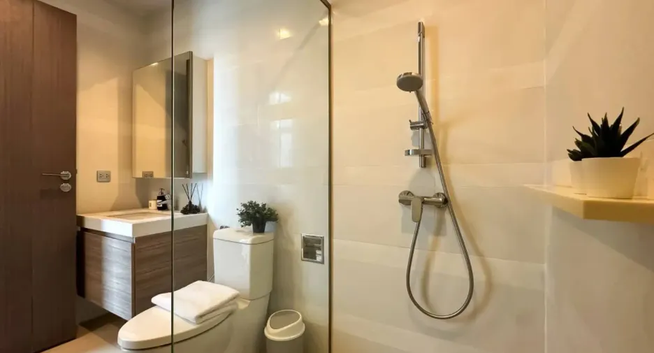 For rent 2 bedrooms condo in Khlong Toei, Bangkok