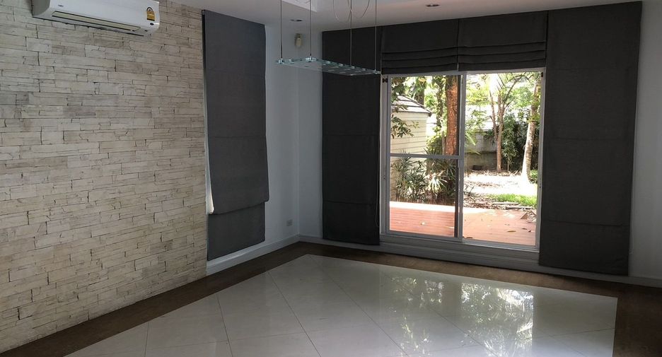 For rent 4 bedrooms house in Khlong Toei, Bangkok