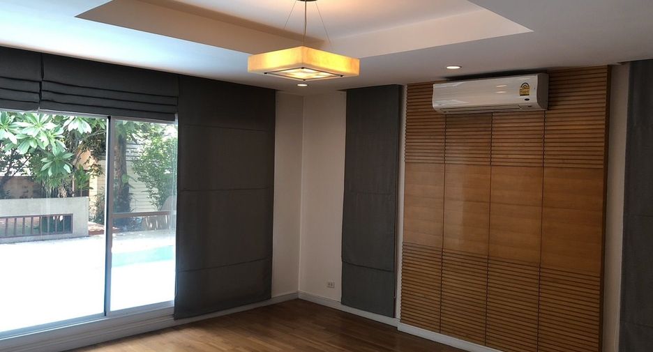 For rent 4 bedrooms house in Khlong Toei, Bangkok