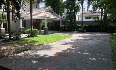Casa en alquiler de 4 habitaciones en Khlong Toei, Bangkok