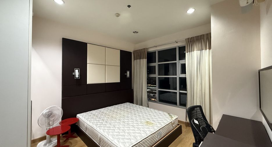 For rent 2 bedrooms condo in Ratchathewi, Bangkok