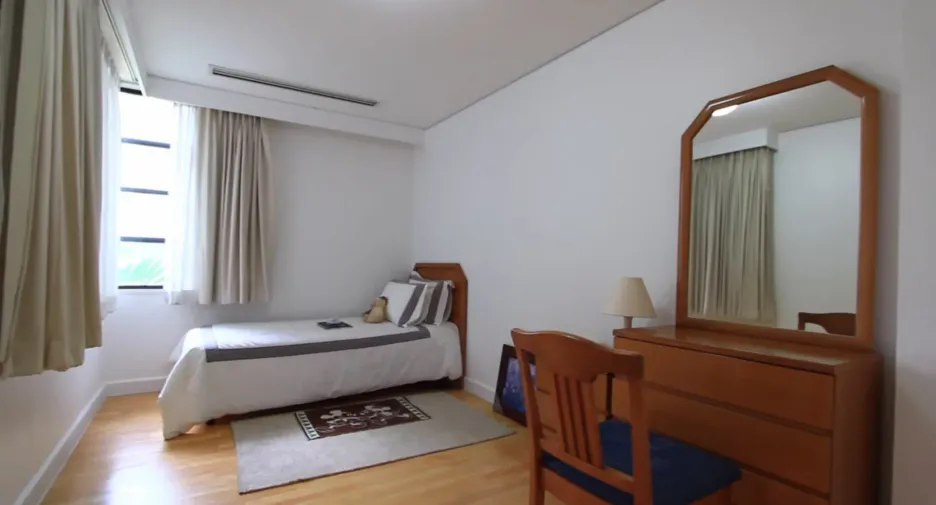 For rent 4 bedrooms condo in Sathon, Bangkok