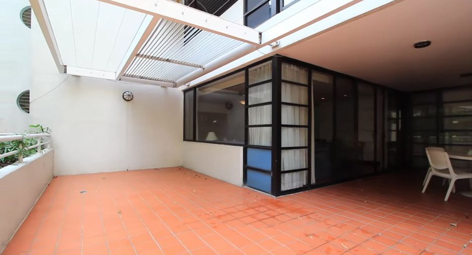 For rent 4 bedrooms condo in Sathon, Bangkok