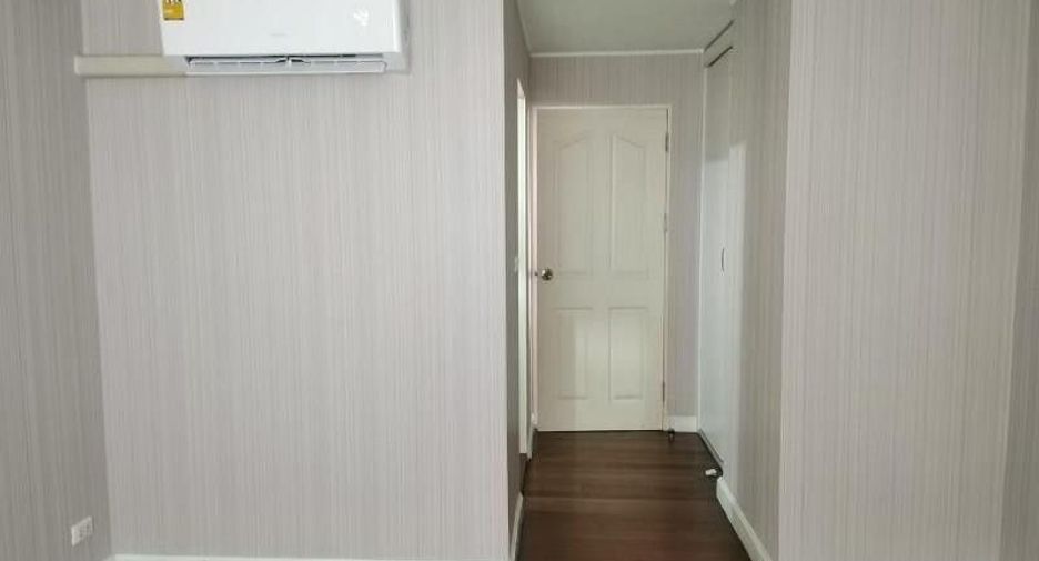 For rent 2 bedrooms condo in Yan Nawa, Bangkok