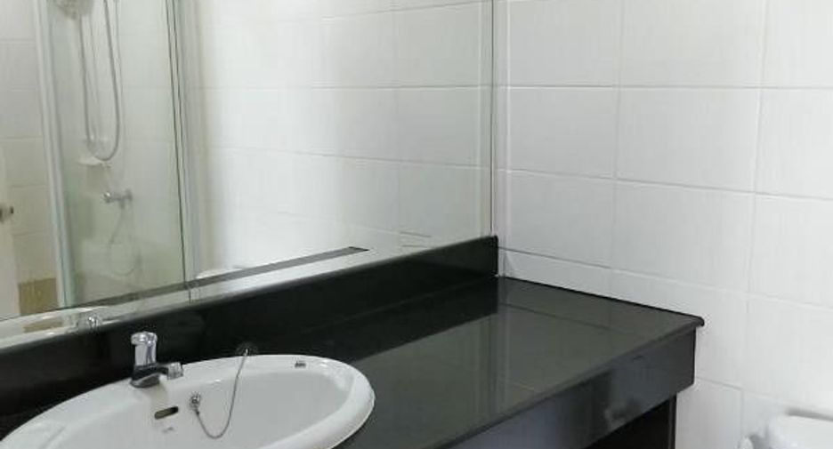 For rent 2 bedrooms condo in Yan Nawa, Bangkok