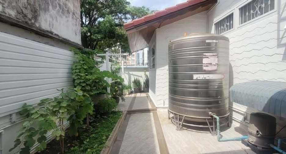 ให้เช่า 4 ห้องนอน บ้านเดี่ยว ใน คลองเตย, กรุงเทพฯ