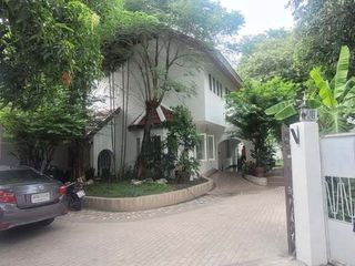 For rent 4 bedrooms house in Khlong Toei, Bangkok