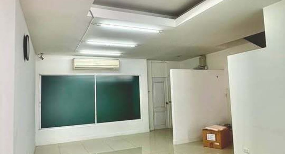À louer bureau à Bang Sao Thong, Samut Prakan