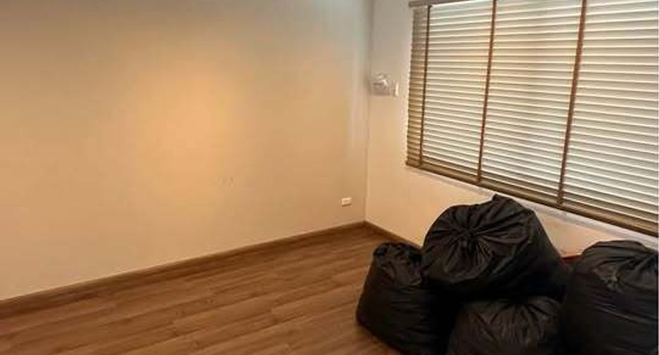 À louer bureau à Bang Sao Thong, Samut Prakan