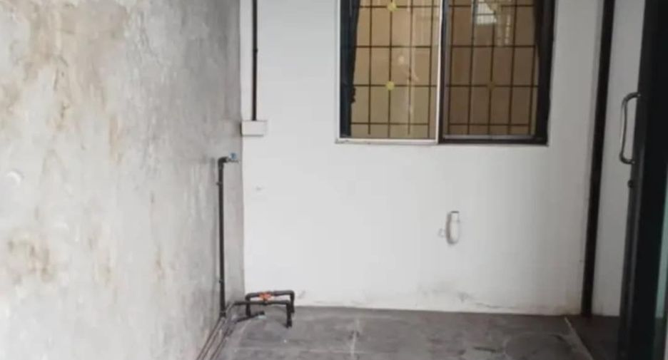For rent 3 bedrooms townhouse in Mueang Samut Prakan, Samut Prakan