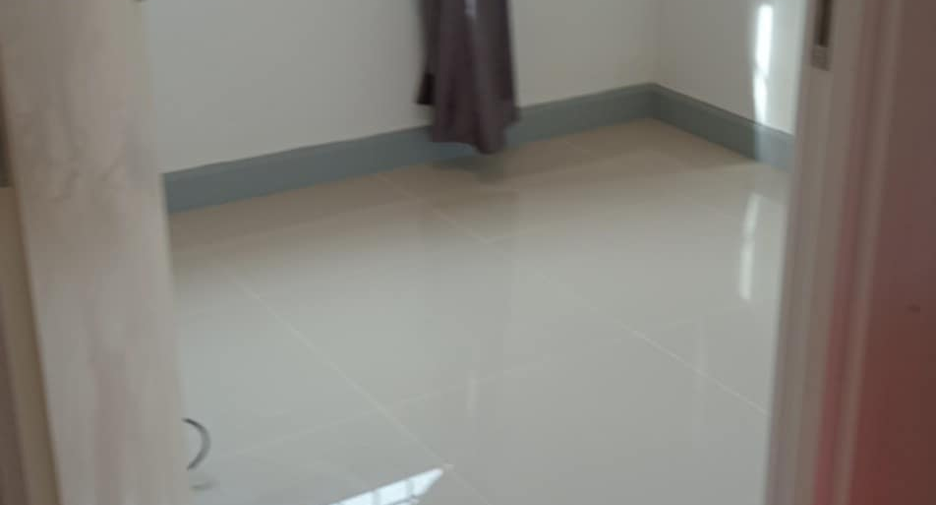For rent 3 bedrooms townhouse in Mueang Samut Prakan, Samut Prakan