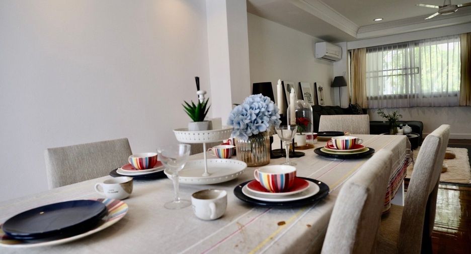 For rent 5 bedrooms townhouse in Sathon, Bangkok