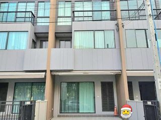 出租 3 卧室 联排别墅 在 Suan Luang, 曼谷